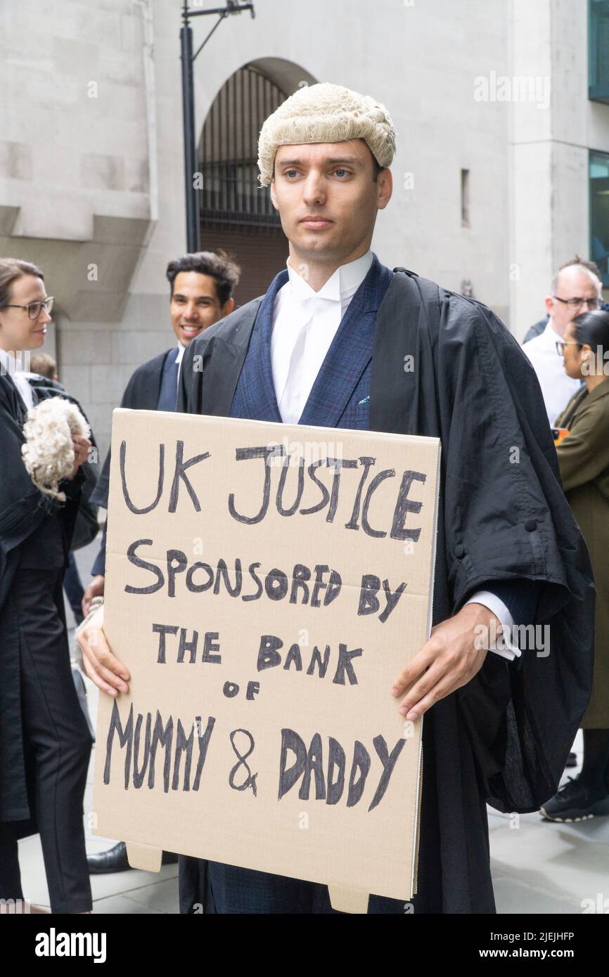 Court protest london hi-res stock photography and images - Alamy