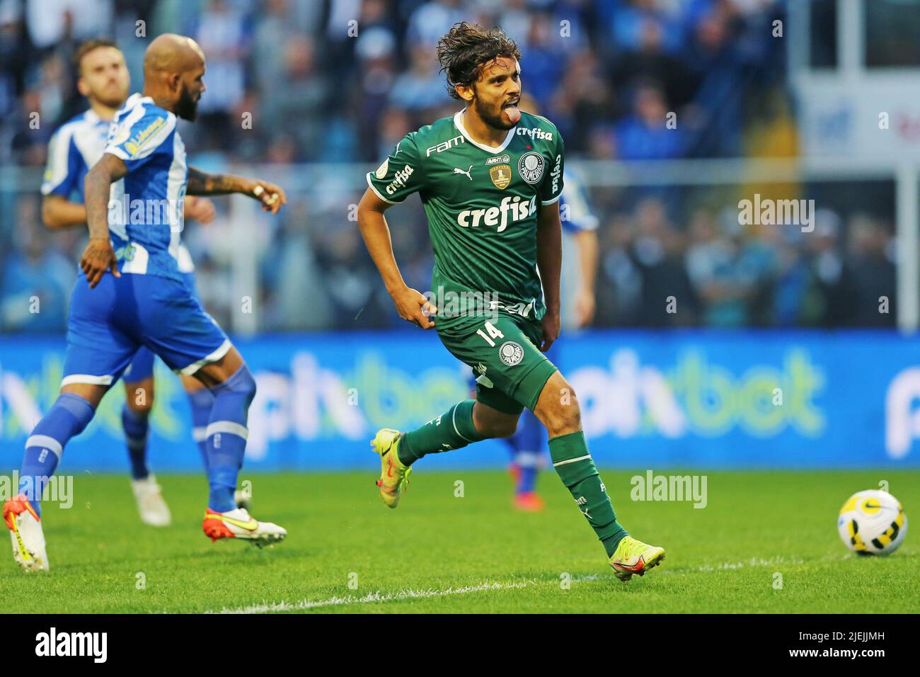 Gustavo Gómez do Palmeiras, durante a partida entre Avaí e Palmeiras, pela  14ª rodada do Campeonato Brasileiro Série A 2022, no Estádio da Ressacada  neste domingo 26. (Photo by pressinphoto/Sipa USA Stock