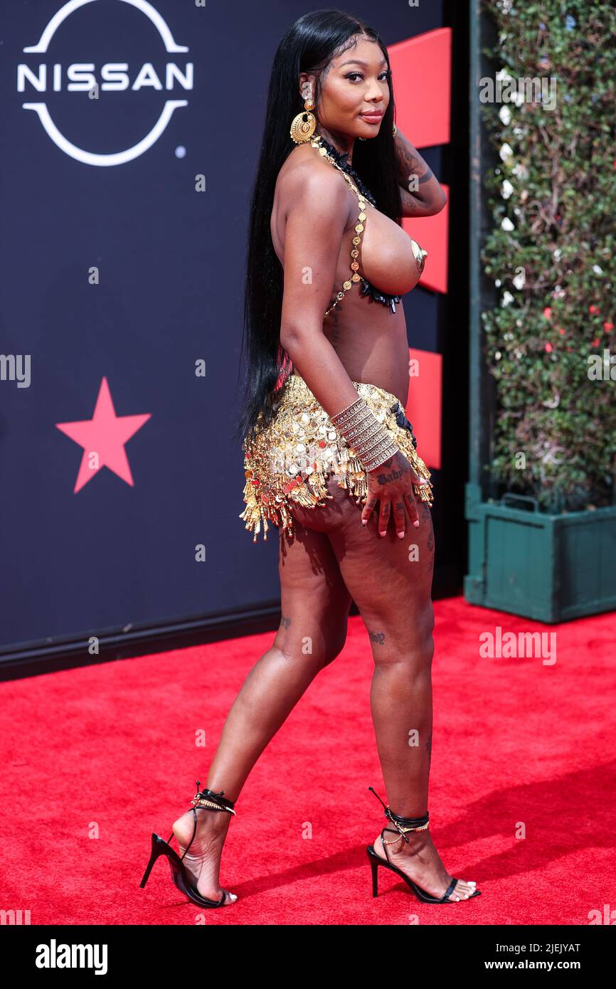 LOS ANGELES, CALIFORNIA, USA JUNE 26 Summer Walker arrives at the