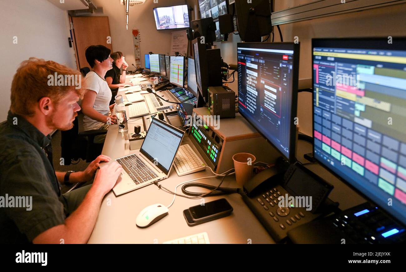 Event control room hi-res stock photography and images - Alamy