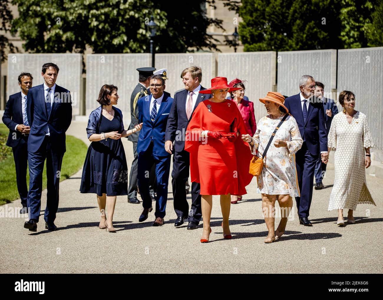 Austria. 2022-06-27 15:01:22 VIENNA - Foreign Minister Wopke Hoekstra, King Willem-Alexander, Queen Maxima, Federal President Alexander Van der Bellen and Doris Schmidauer at the Namenmonument, which is dedicated to the victims of the Holocaust, during a three-day state visit to Austria. Central to the visit are the themes of sustainable mobility, the connected society and cultural exchange. ANP SEM VAN DER WAL netherlands out - belgium out Credit: ANP/Alamy Live News Credit: ANP/Alamy Live News Stock Photo