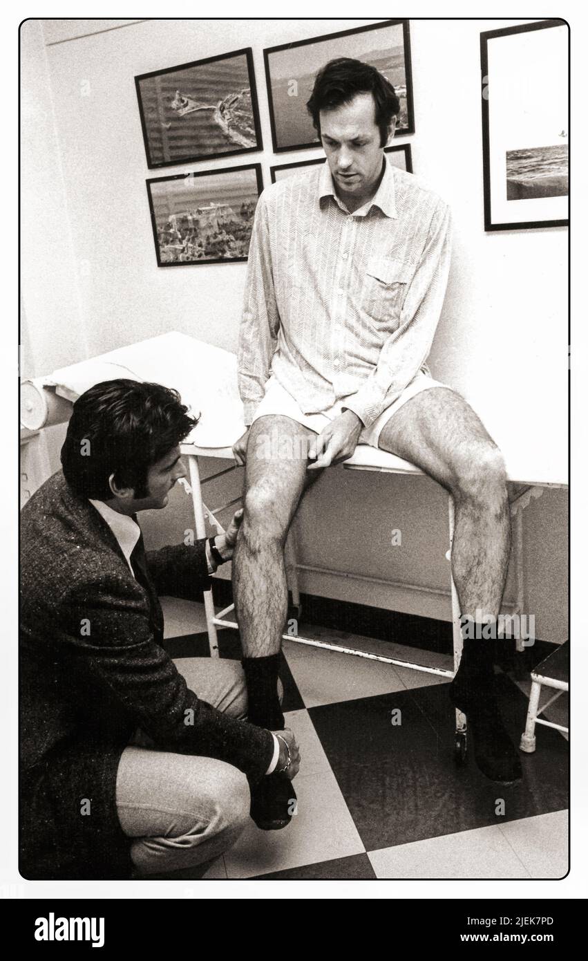 Dr. Jeffrey Minkoff, an orthopedic surgeon from the Institute of Sports Medicine checks out New York Knicks star Bill Bradley at Lenox Hill Hospital in Manhattan in 1977. Stock Photo