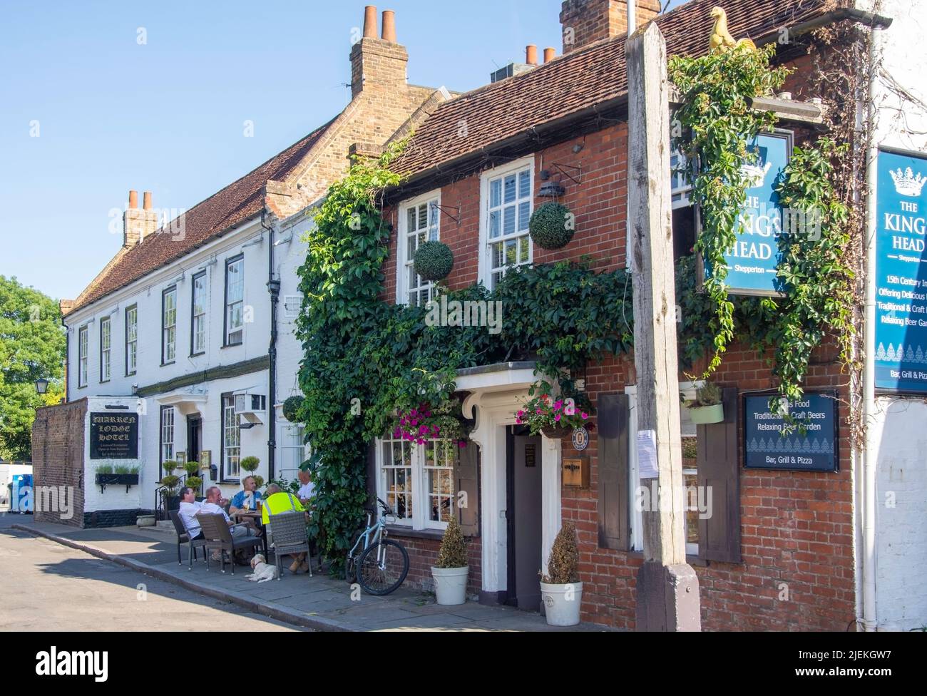 15th century The Kings Head Pub, Church Square, Old Shepperton