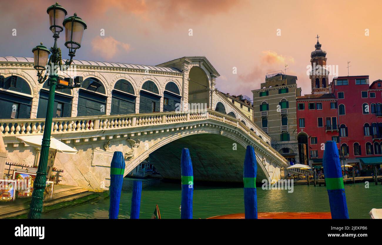 Venice, Italy: Beautiful panorama of the Rialto Bridge, an important ...