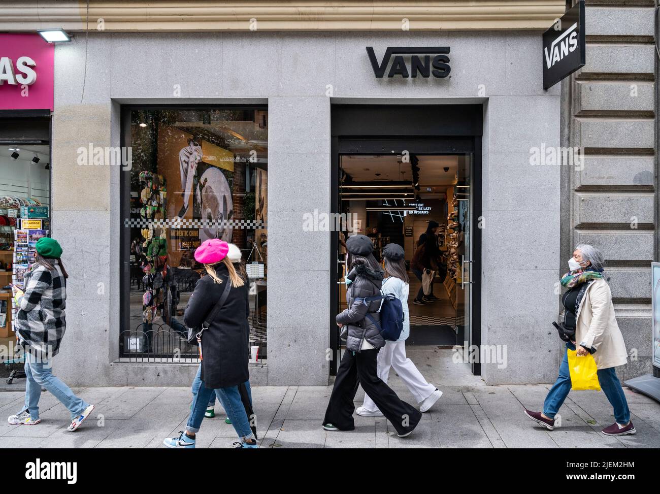 Madrid, Spain. 24th May, 2022. Pedestrians walk past the Multinational  sports clothing brands Vans store in Spain. (Photo by Xavi Lopez/SOPA  Images/Sipa USA) Credit: Sipa USA/Alamy Live News Stock Photo - Alamy