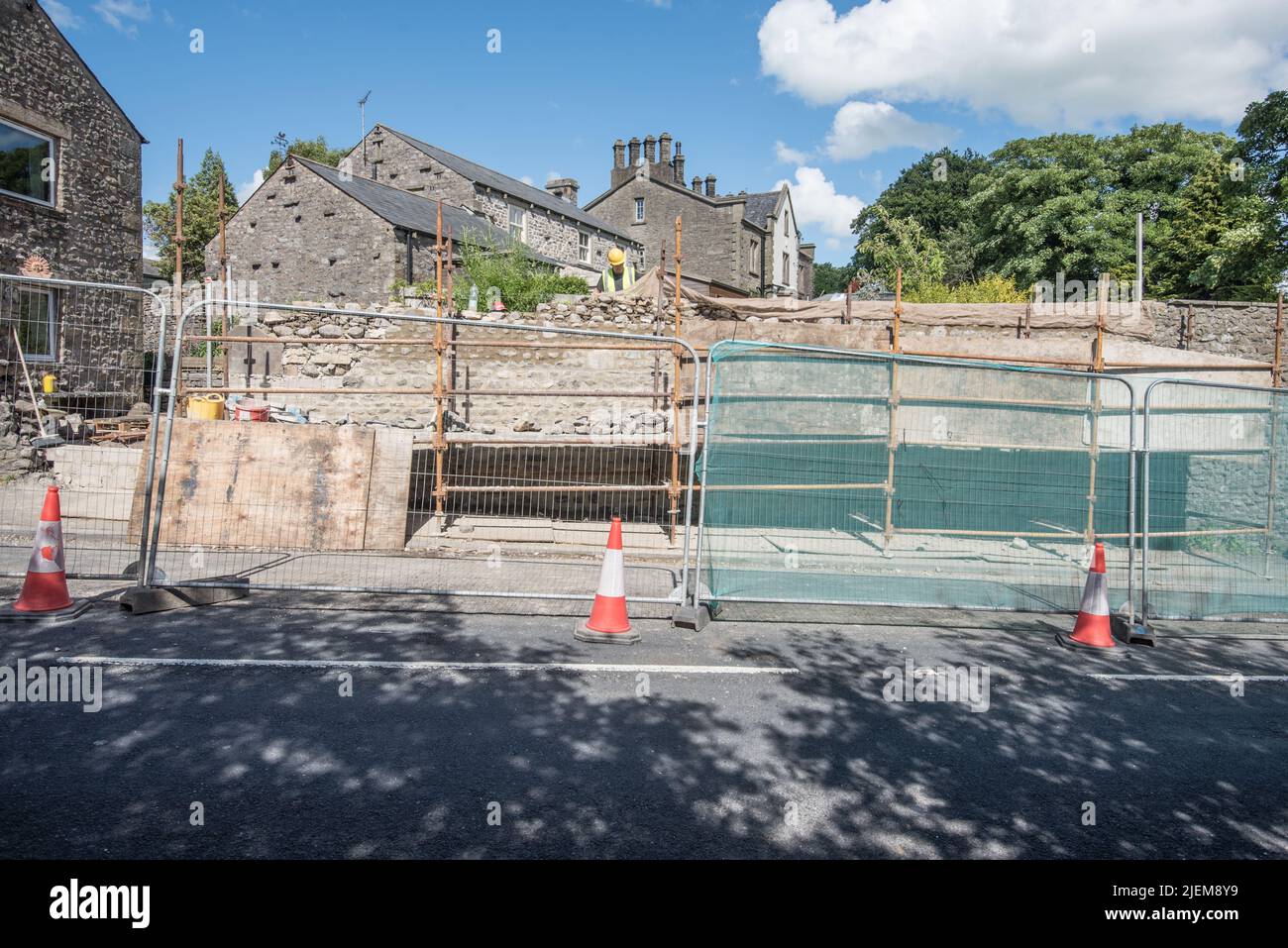 Starting to level off the 'garden' wall above  block-supported section of wall ready for top layer of coping stones.Long Preston wall repair 27/6/22. Stock Photo