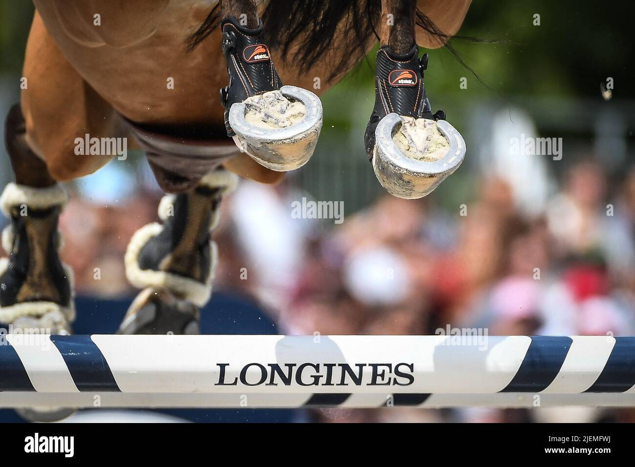 Horse jumping paris hi-res stock photography and images - Alamy