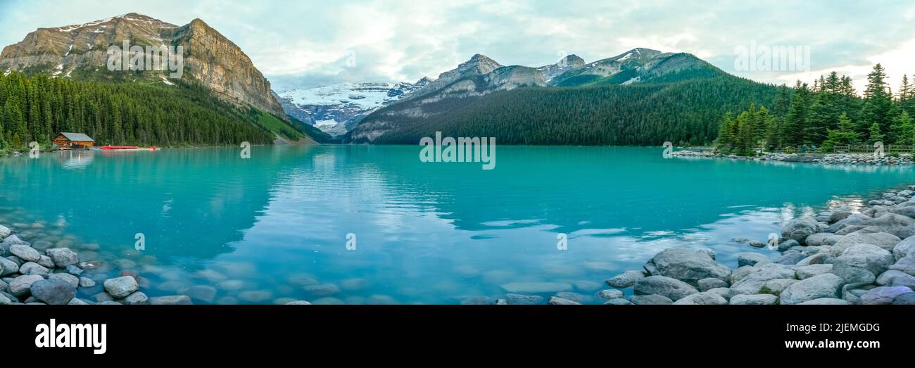 Iconic Lake Louise in Alberta during summer time Stock Photo Alamy