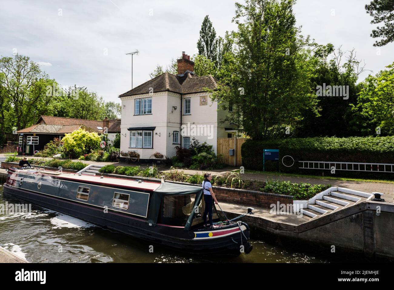 Narrowboat in Marlow lock on the River Thames. Marlow, Buckinghamshire, England, UK, Britain Stock Photo