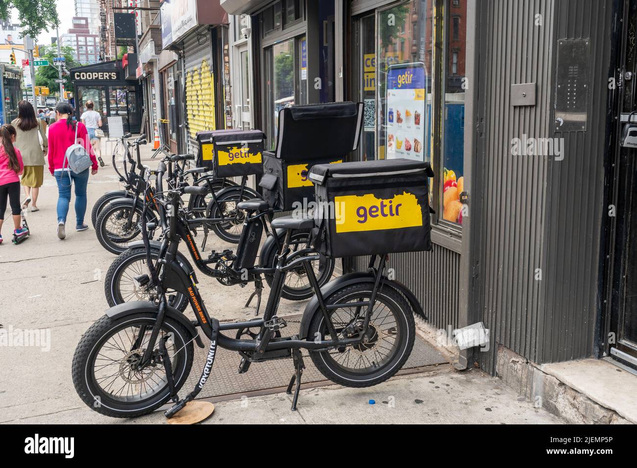 A Getir dark store in the East Village in New York on Saturday, June18 2022.  Getir was started in Turkey in 2015 and expanded into Europe originally. (© Richard B. Levine) Stock Photo