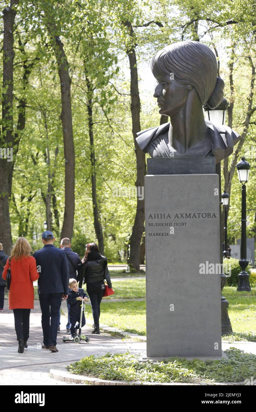 Momument to the great Russian poetesse Anna Akhmatova (Gorenko-Gumileva) (1889-1966) by Alexander Stelmashenko, 2017, Mariinsky park, Kiev, Ukraine Stock Photo