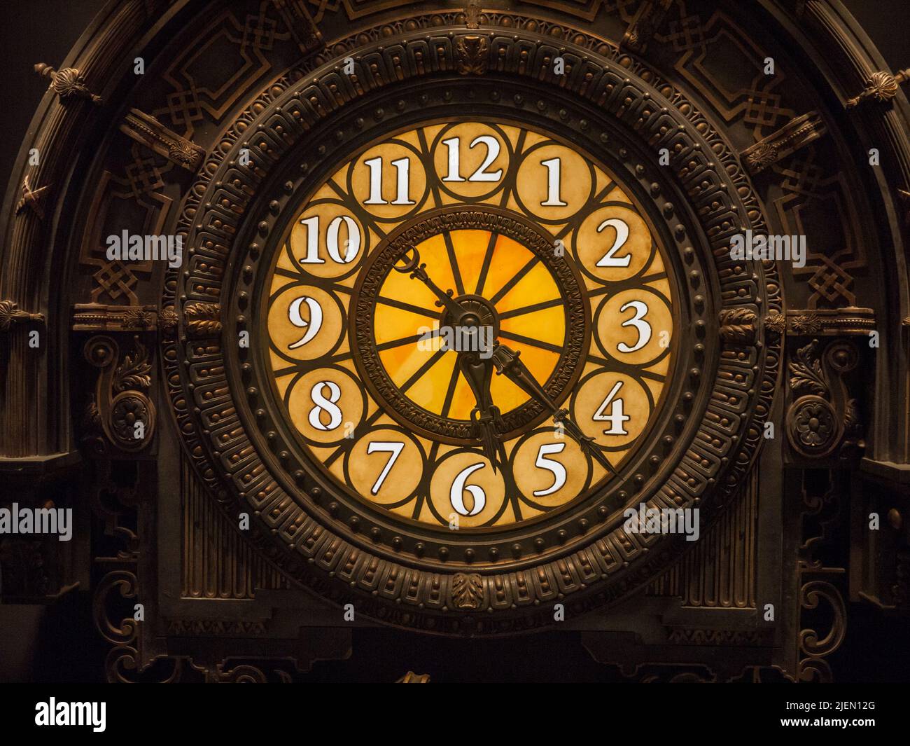 Analogue clock hires stock photography and images Alamy