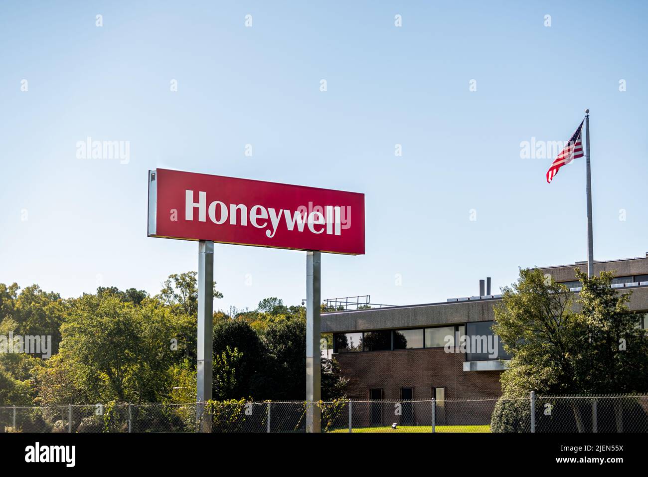 Colonial Heights, USA - October 18, 2021: Honeywell International Inc Manufacturer company office building entrance sign with american flag on pole fl Stock Photo
