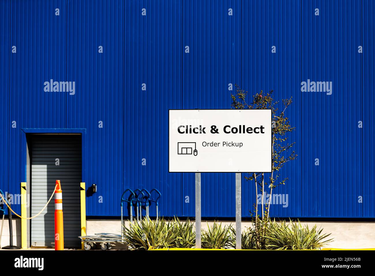 Ikea click and collect hi-res stock photography and images - Alamy