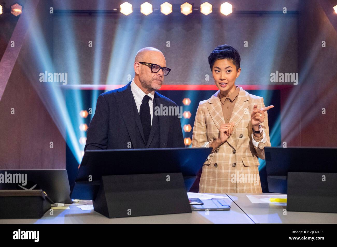 IRON CHEF QUEST FOR AN IRON LEGEND, from left hosts Alton Brown