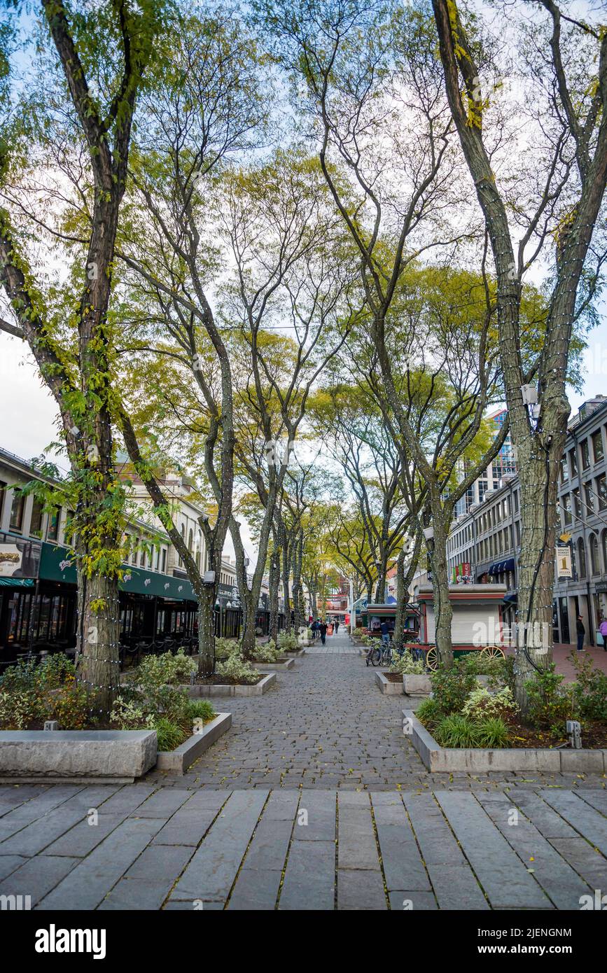Initially built as an indoor commercial pavilion, The Quincy Market was