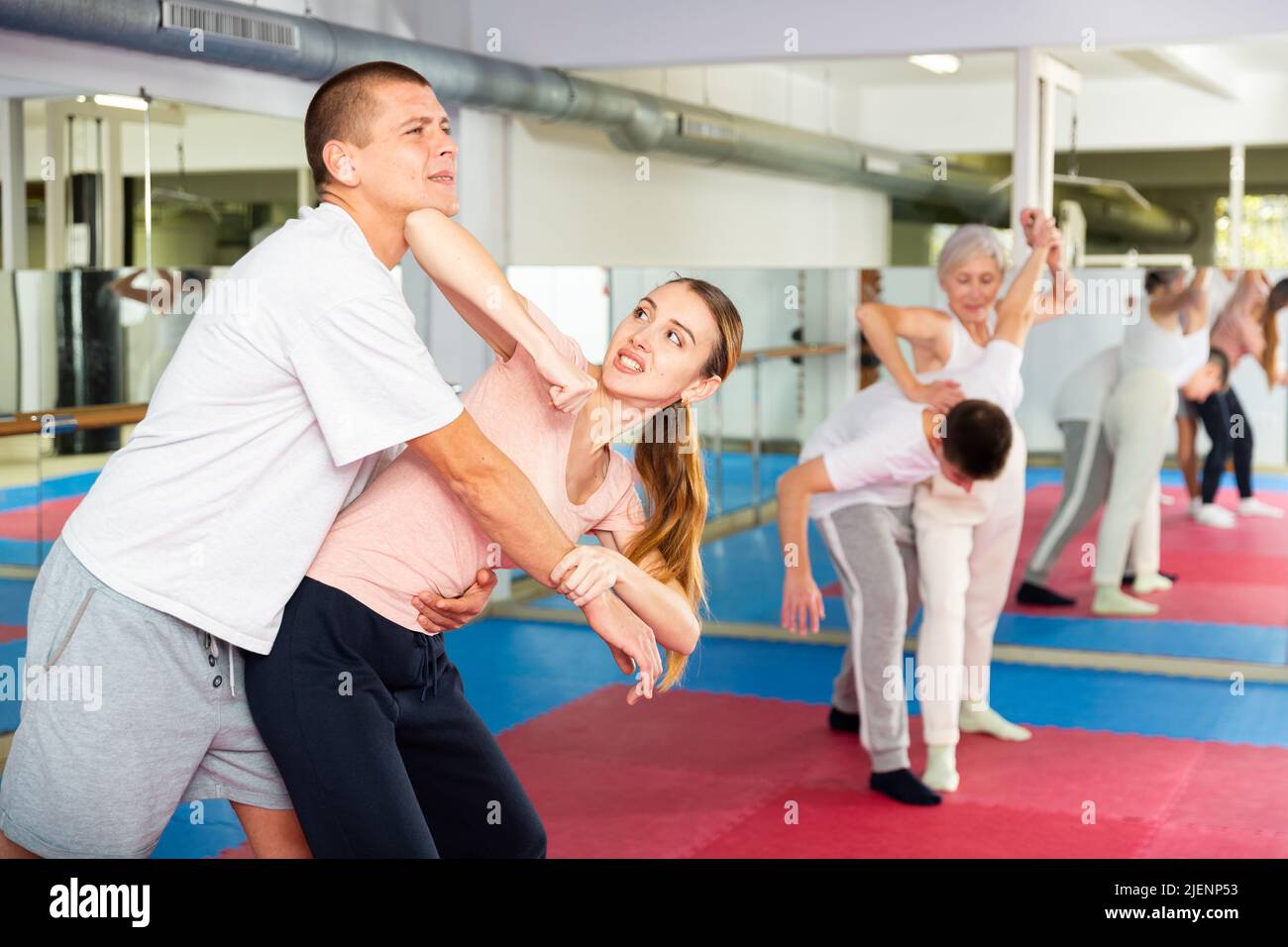 Woman makes a choke hold in self-defense training Stock Photo - Alamy