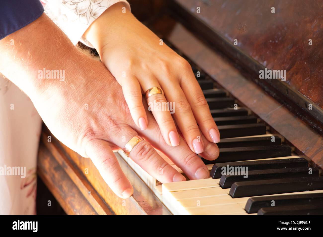 Piano ring finger deals