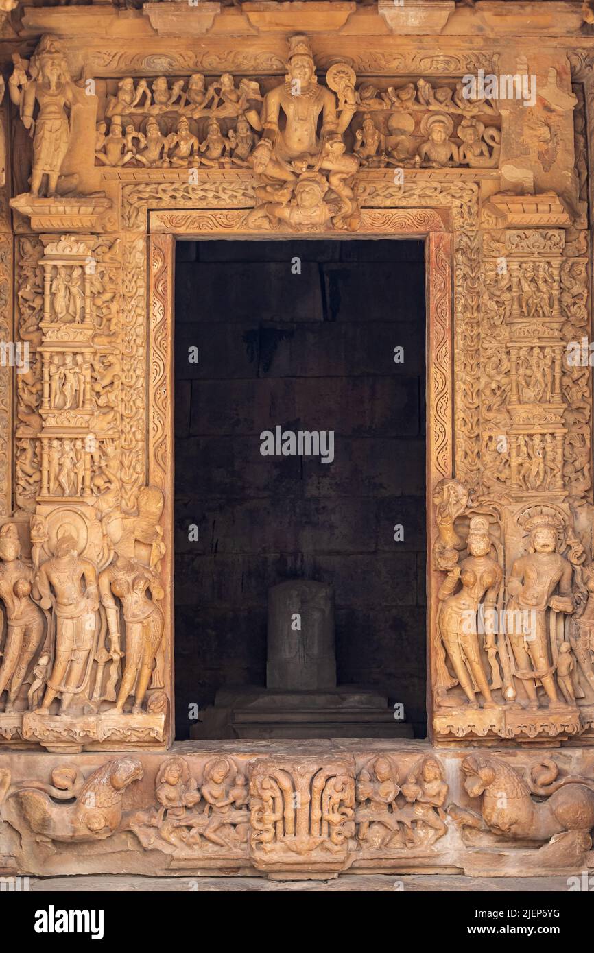 Temple No 1 : Intricately carved entrance door and Shiva Linga. Lord Shiva, 10th Century Temple, Survaya Ki Garhi, Morena, Madhya Pradesh, India. Stock Photo