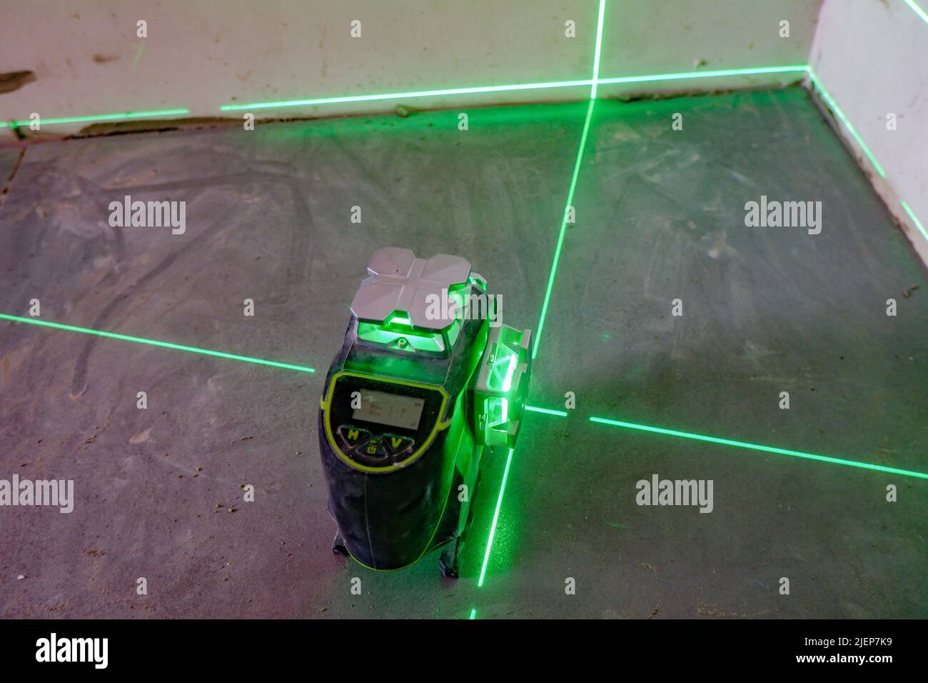 the laser level marks the lines for marking on the construction site