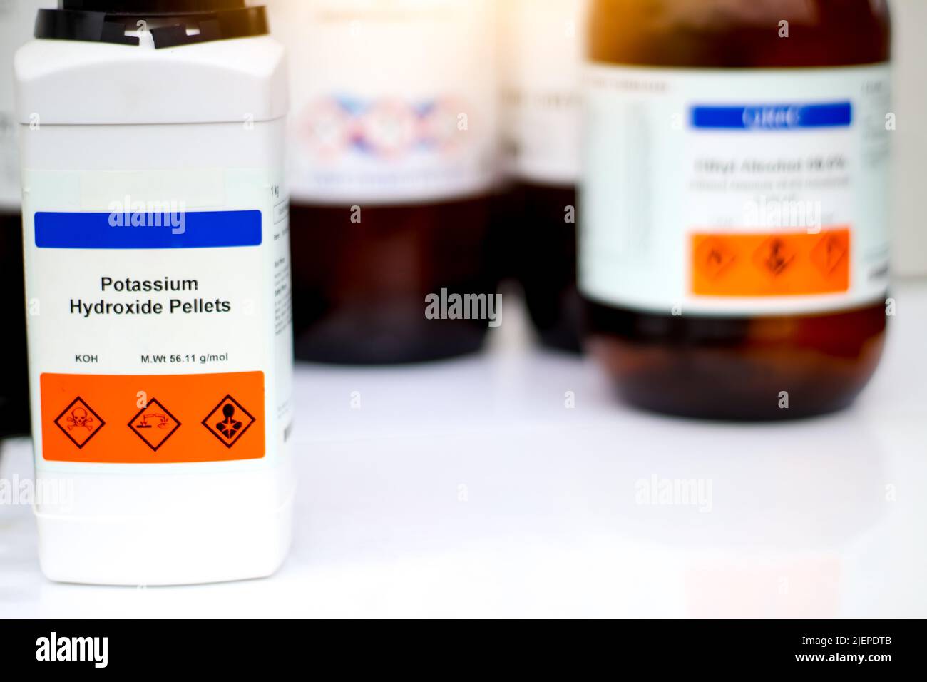 potassium hydroxide pellets, laboratory chemicals and hazards Stock