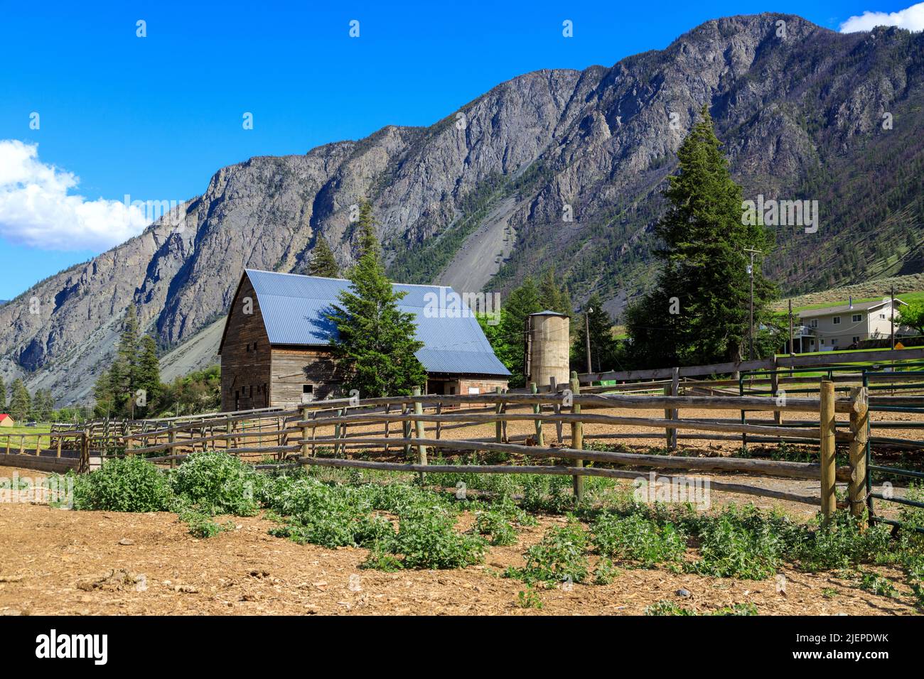 Canadian landscape of an old rustic wood barn in the Similkameen Valley near Keremeos, British Columbia, Canada. Stock Photo