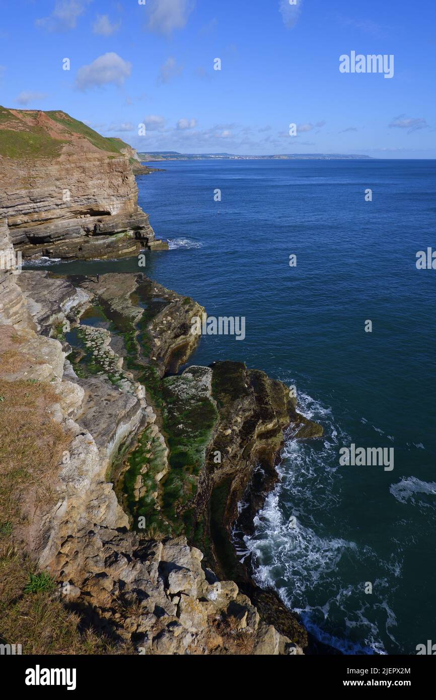 Cliffs filey north yorkshire uk hi-res stock photography and images - Alamy