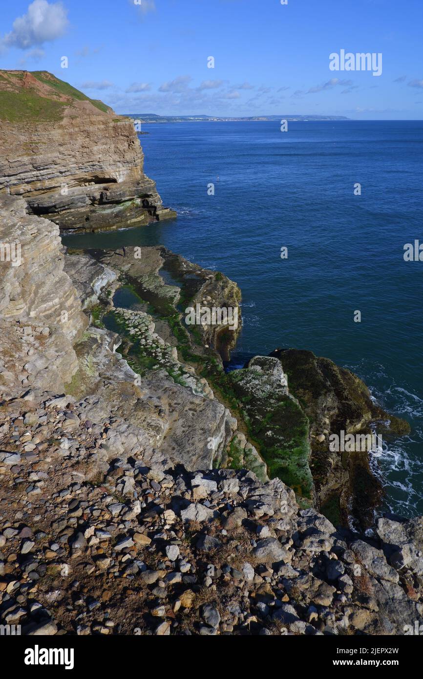 Cliffs filey north yorkshire uk hi-res stock photography and images - Alamy