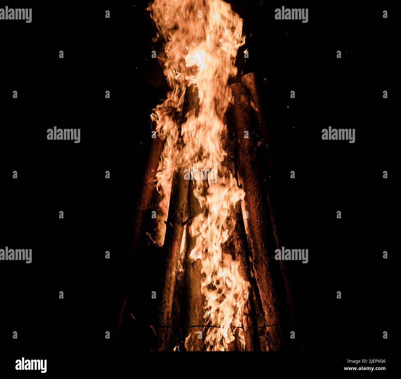 Camp fire burning in the night. Burning wood at night Stock Photo - Alamy