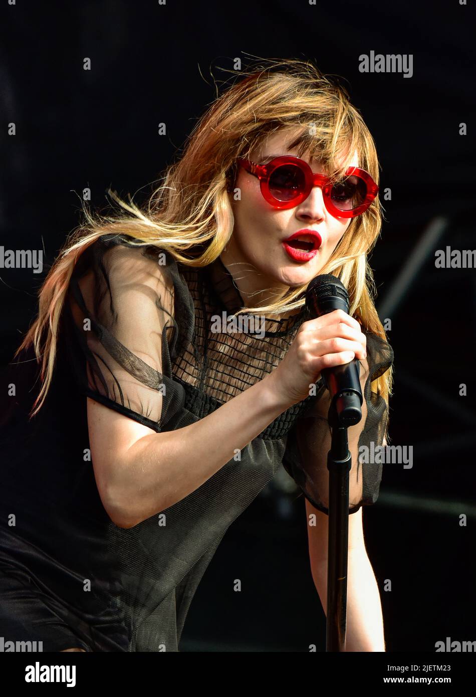 Napa Valley, California, May 27, 2022 - CHVRCHES Lauren Mayberry on stage at the 2022 BottleRock Festival in Napa California, Credit: Ken Howard/Alamy Stock Photo