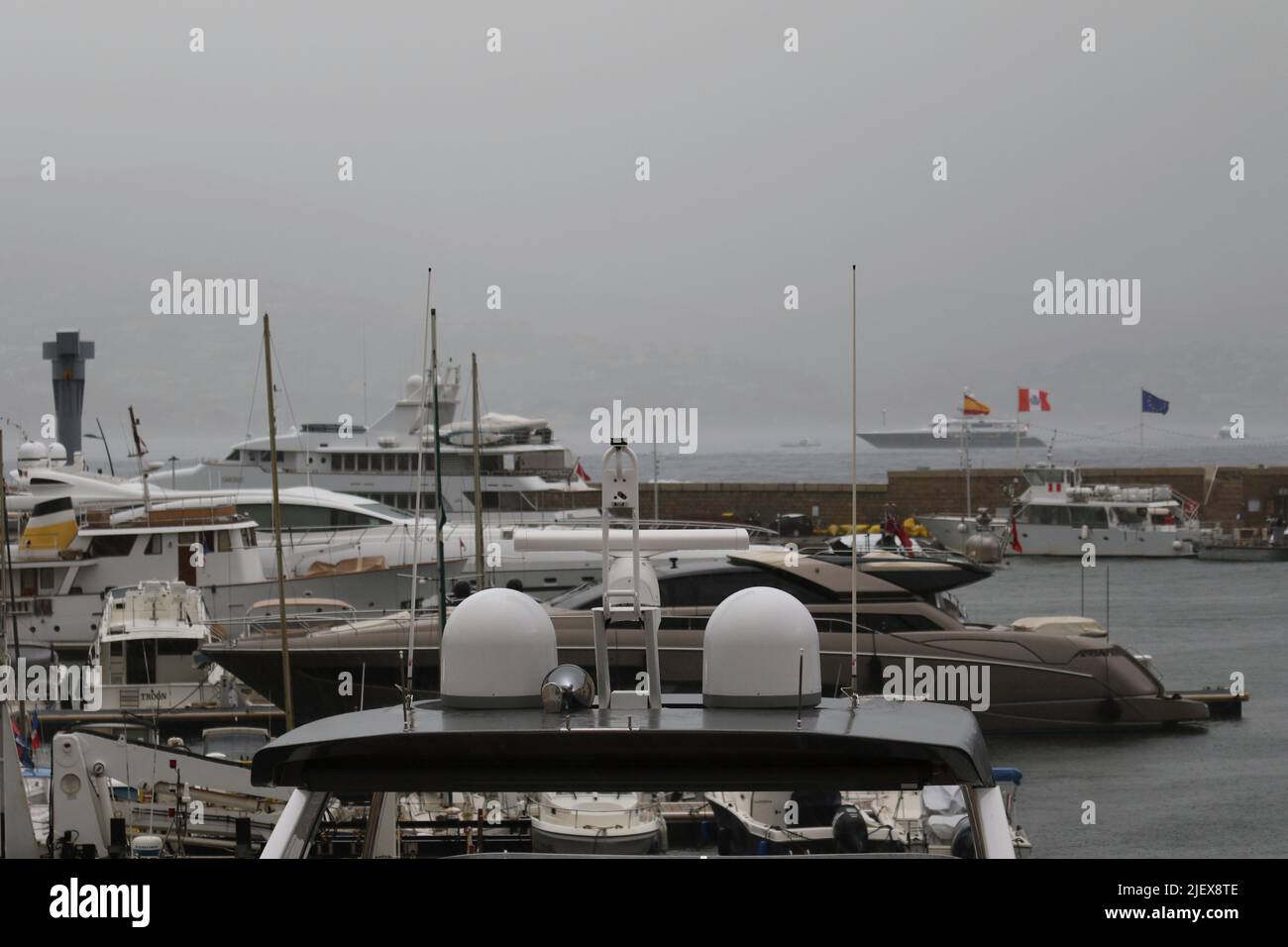 Port de saint tropez scary hi-res stock photography and images - Alamy