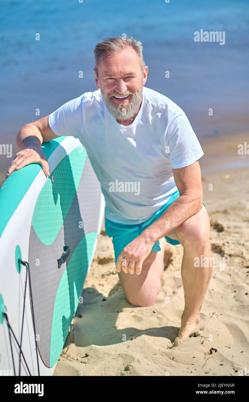 Man kneeling with camera hi-res stock photography and images - Alamy