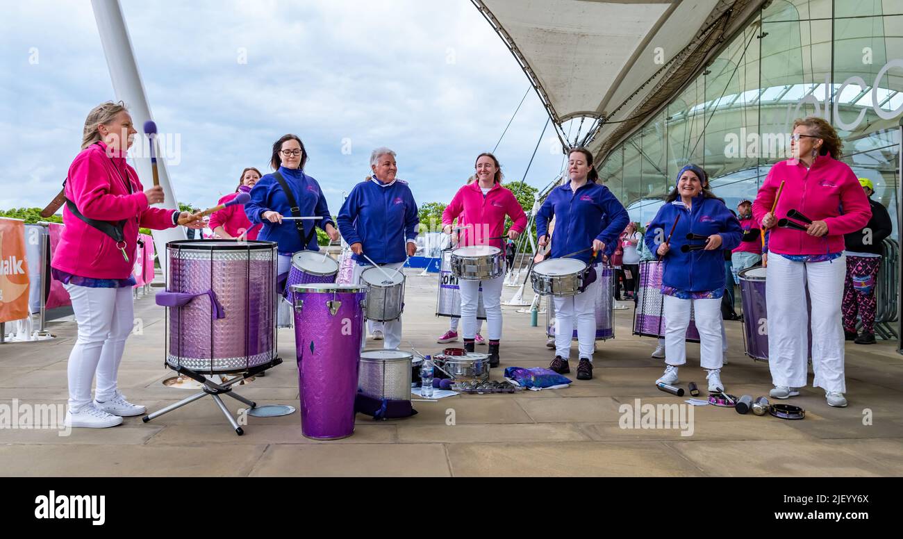 Female drumming band playing drums for Moonwalk event at Dynamic Earth, Edinburgh, Scotland, UK Stock Photo