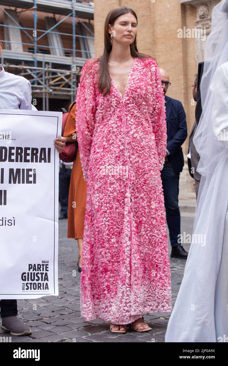 Rome, Italy. 28th June, 2022. Italian topmodel Bianca Balti participates in  the flashmob organized in favor of the reform of citizenship in Italy  (Credit Image: © Matteo Nardone/Pacific Press via ZUMA Press