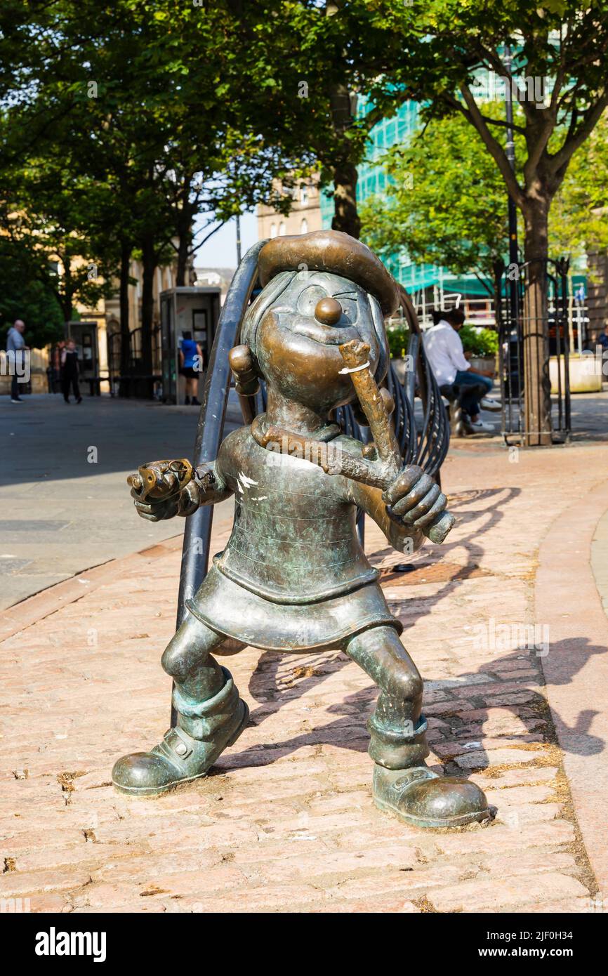 Minnie the Minx bronze statue of the Dandy Comic on the High street, Dundee, Angus, Scotland Stock Photo