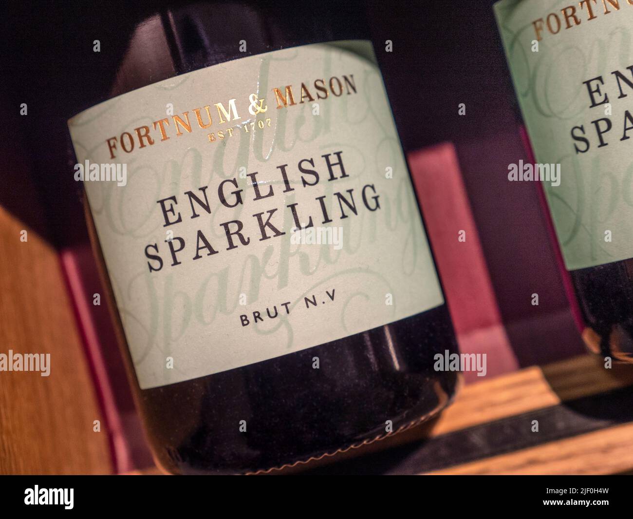 Fortnum and Mason English Sparkling Brut Wine Bottle Label on display for sale. Fortnum and Mason English Sparkling Brut  N.V. Fine example of wine produced by Camel Valley. Winemaker Sam Lindo ensures that the elegant fruit aromas and subtle flavours developed in the vineyard are retained, creating elegant fruit aromas with delicate apple fruit, and crisp vibrant acidity on the finish. Fortnum's English Sparkling Wine, Camel Valley, 75cl UK Stock Photo