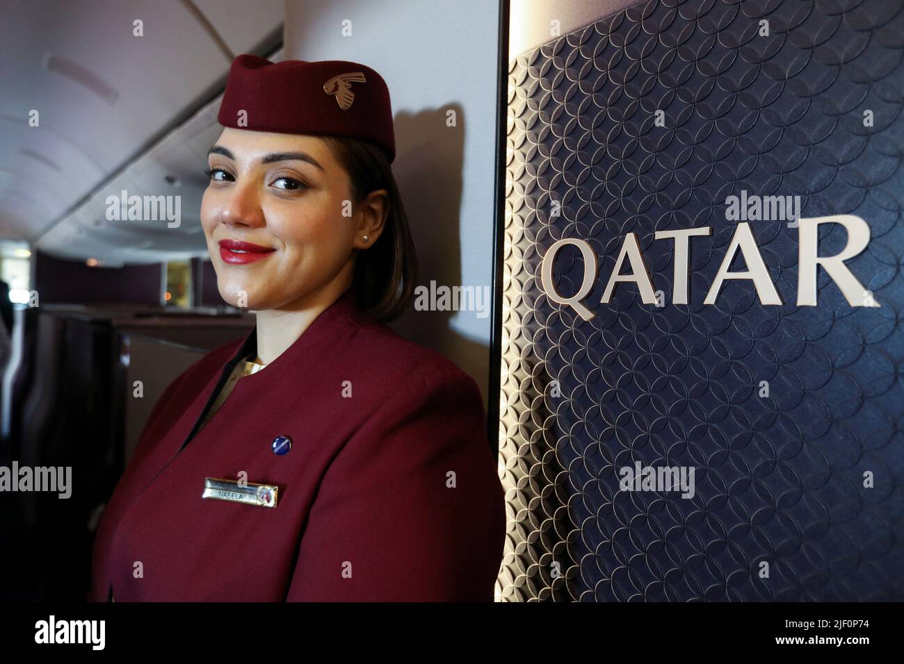 Qatar air hostess hires stock photography and images Alamy