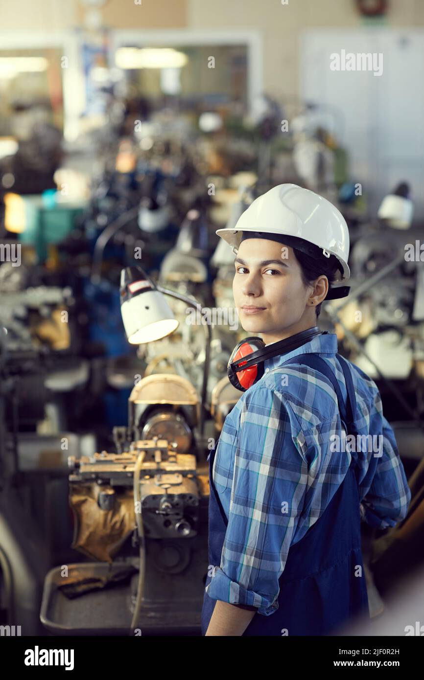 Lathe operator hi-res stock photography and images - Page 2 - Alamy