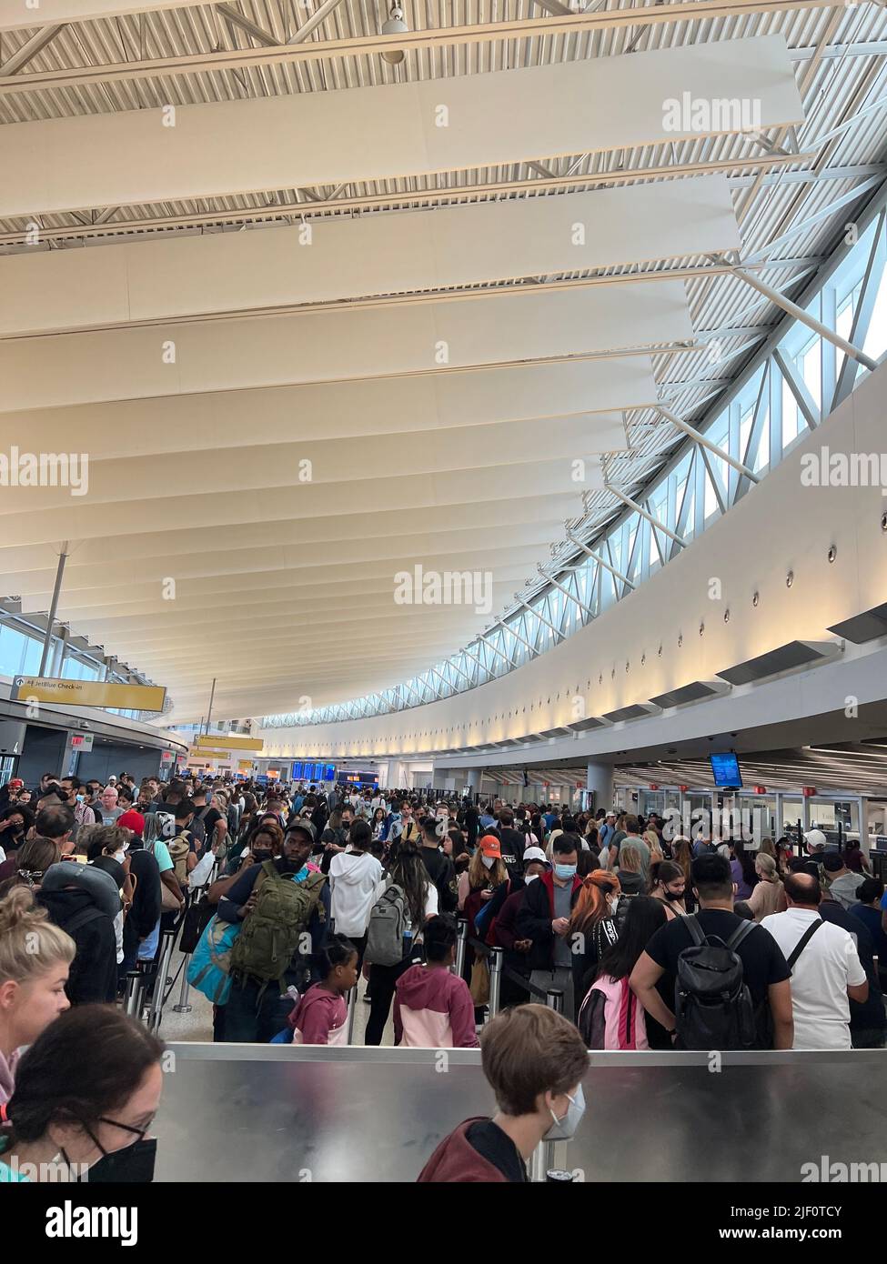 Multiple delays and cancelled flights create long lines at New York's