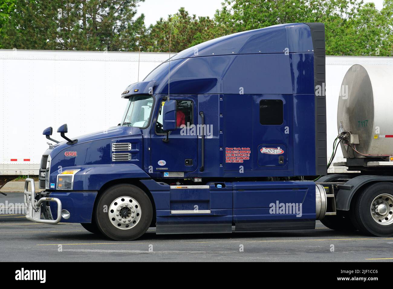 Mack truck (is an American truck manufacturing company), Canada