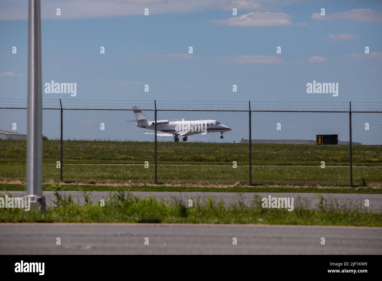 Biplane plane overhead hi-res stock photography and images - Alamy