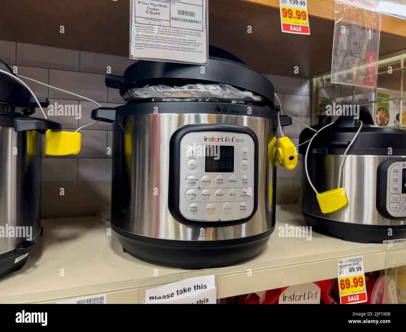 Inside of rice cooker hires stock photography and images Alamy