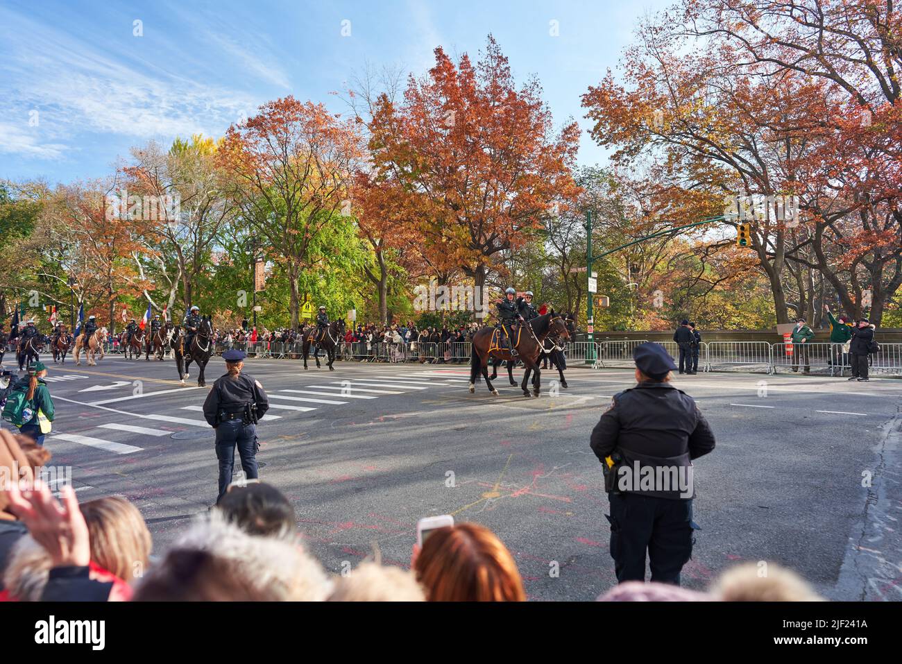 Manhattan, USA - 24. November 2021: Mounted Police in NYC during Thanksgiving Parade. Police Officer on Horse Stock Photo