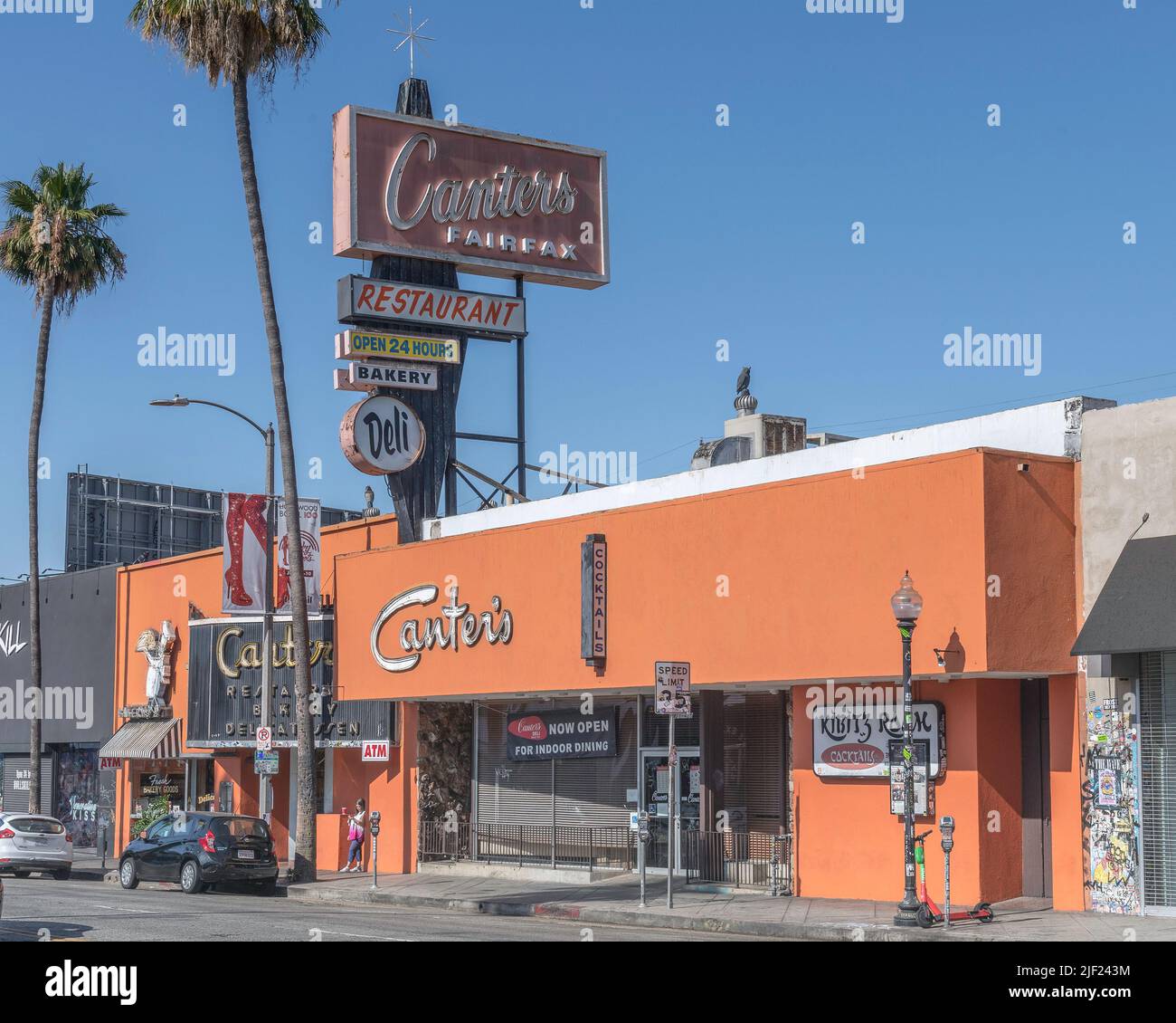 Los Angeles, CA, USA – June 27, 2022: Exterior of Canter’s restaurant and delicatessen on Fairfax boulevard in Los Angeles, CA. Stock Photo