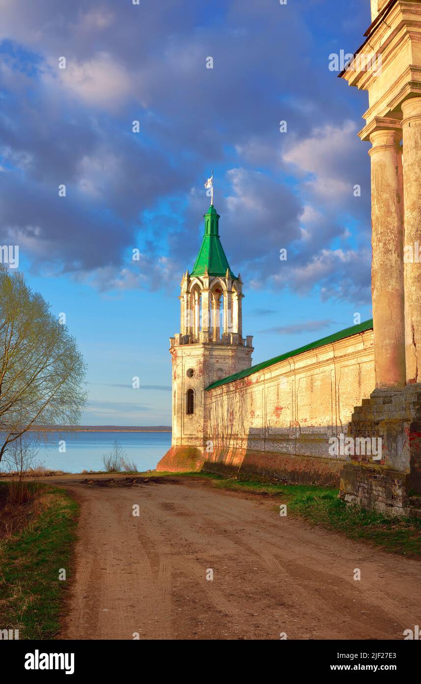 Spaso-Yakovlevsky Orthodox Monastery. Descent to Lake Nero along the walls and towers of the Russian architecture of the XVIII century. Rostov, Yarosl Stock Photo