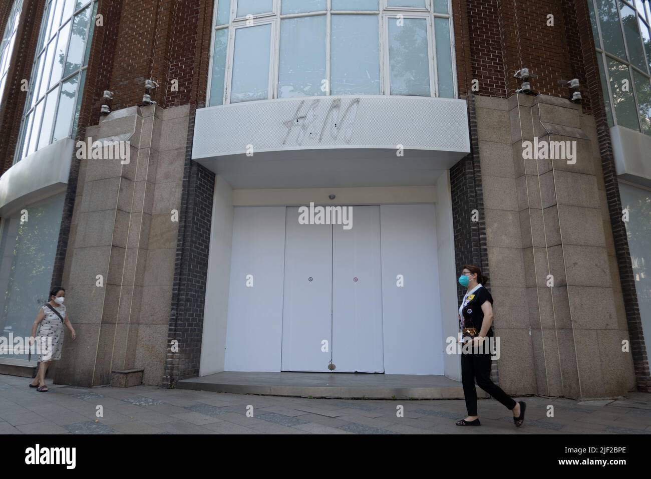 SHANGHAI, CHINA - JUNE 29, 2022 - A closed H&M flagship store is seen in  Shanghai, China, On June 29, 2022. It is reported that the store for H&M  brand in the
