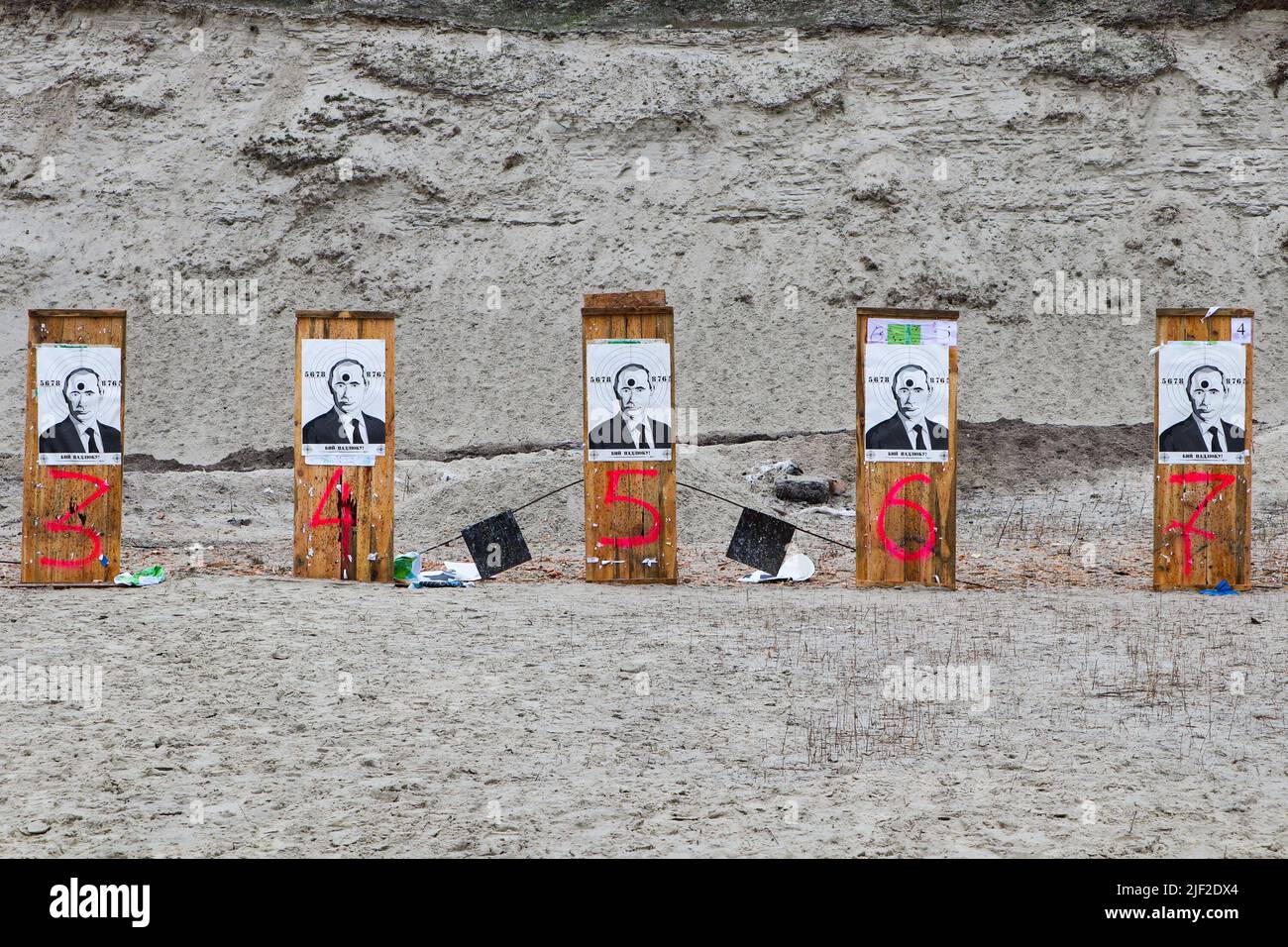 Vladimir putin shooting target hires stock photography and images Alamy