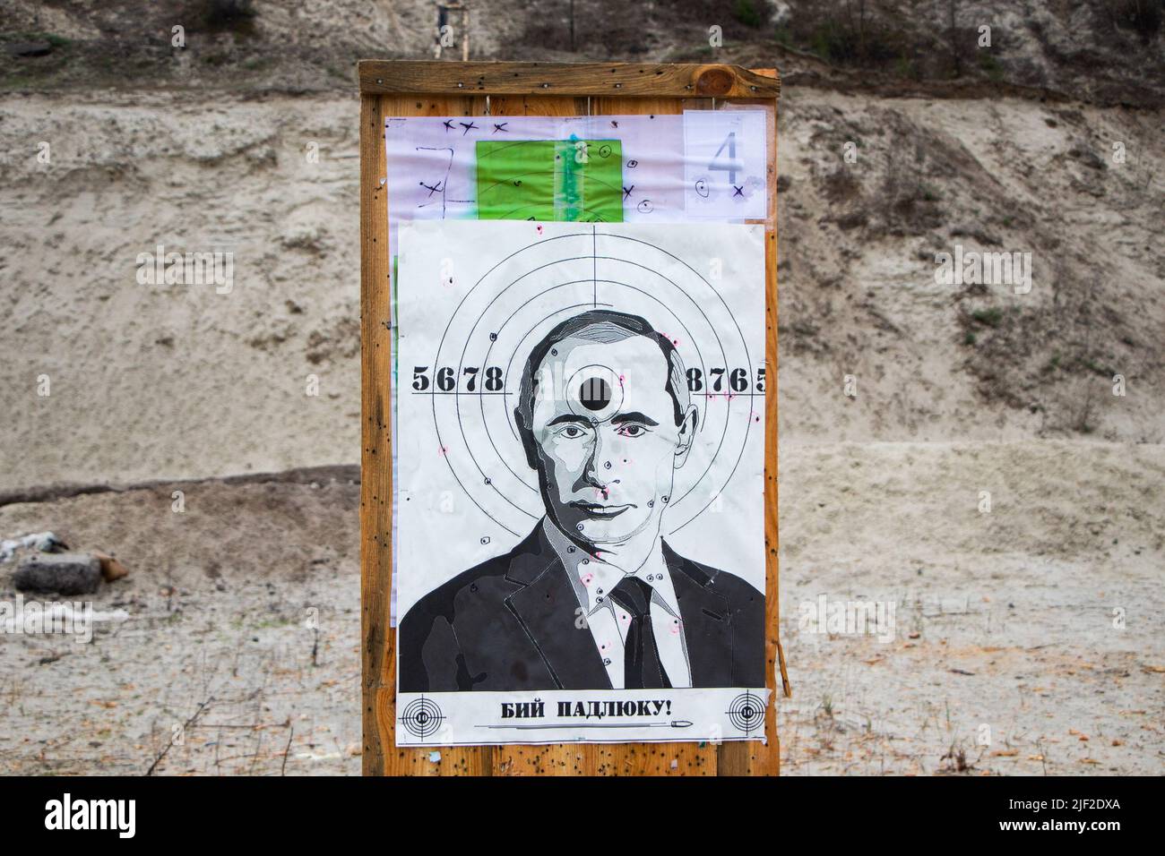 Vladimir putin shooting target hires stock photography and images Alamy