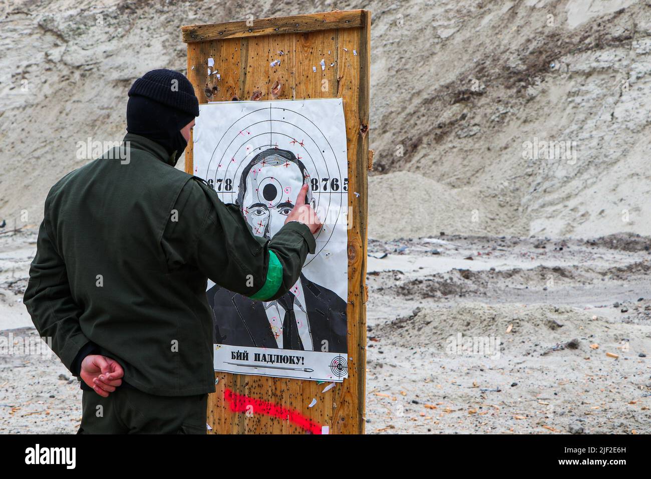 Vladimir putin shooting target hires stock photography and images Alamy