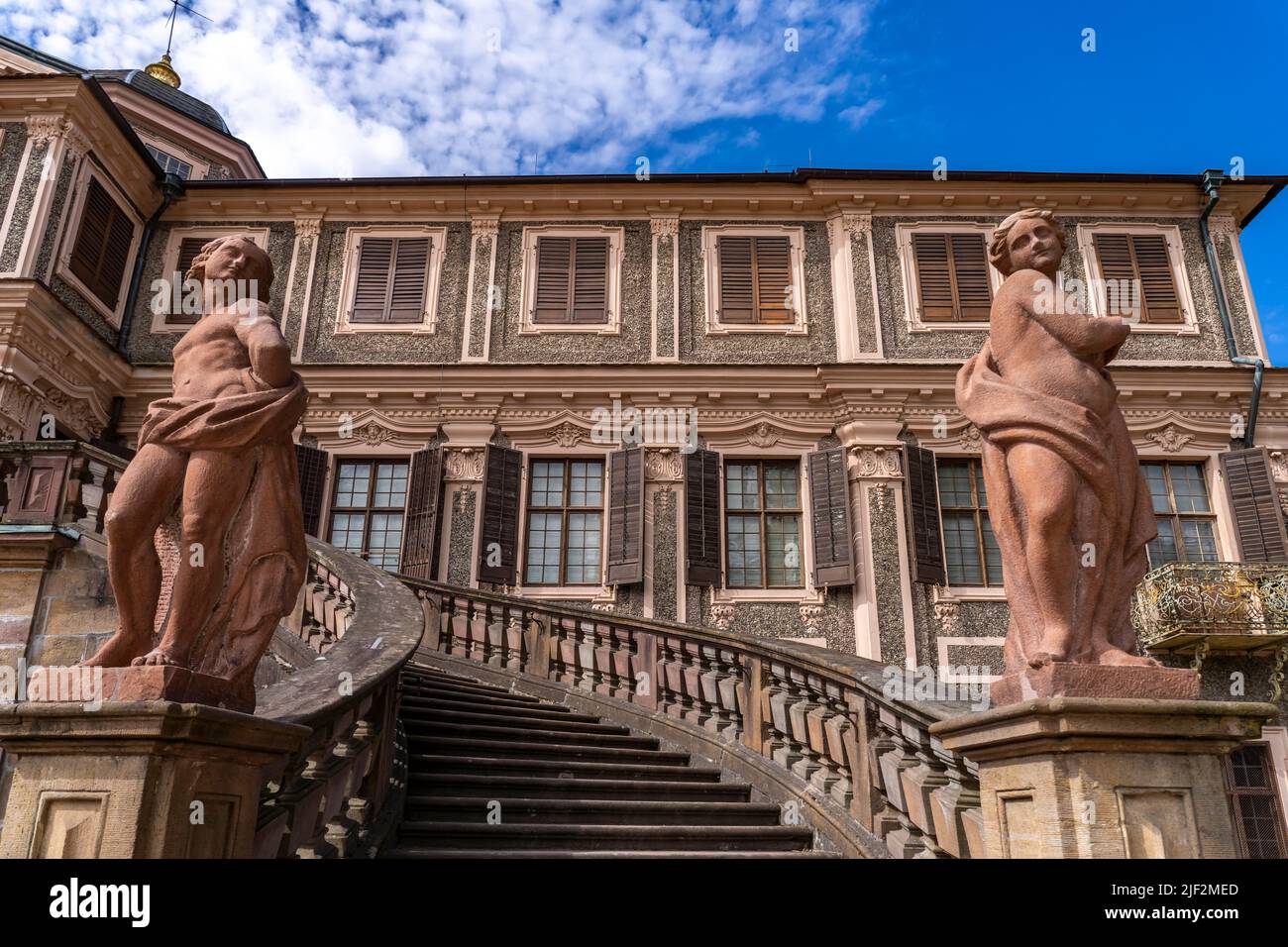 Stauen vor Schloss Favorite in Rastatt, Baden-Württemberg, Deutschland | Statues at Castle Schloss Favorite in Rastatt, Baden-Württemberg, Germany Stock Photo